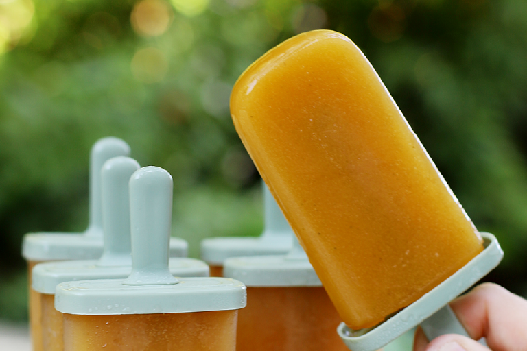 Bâtonnets de smoothies glaçés : Ma recette à la pêche