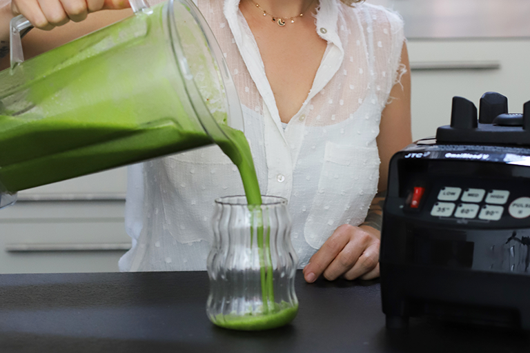 Blender green smoothie